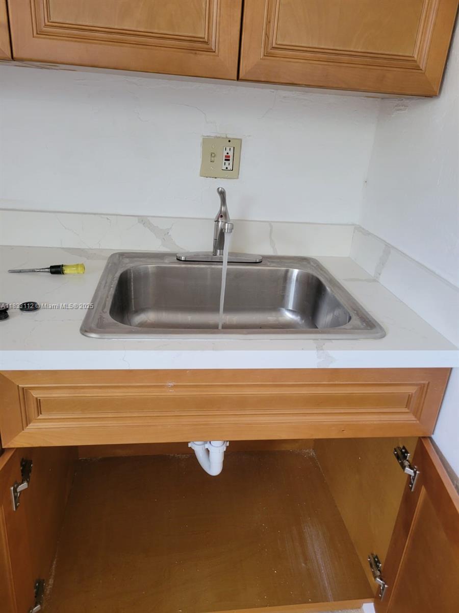 Recently renovated, 2 bedrooms apartment ready for move in
