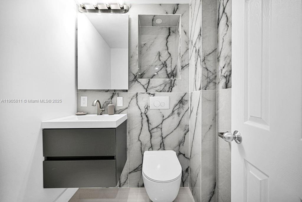 FOURTH GULFSTREAM GARDEN - Residential