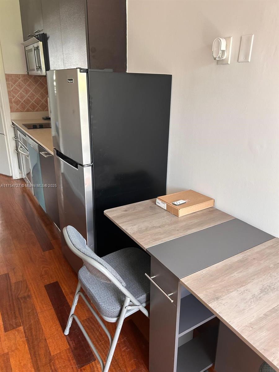 ETRURIA CONDO - Residential