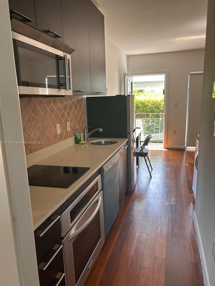 ETRURIA CONDO - Residential