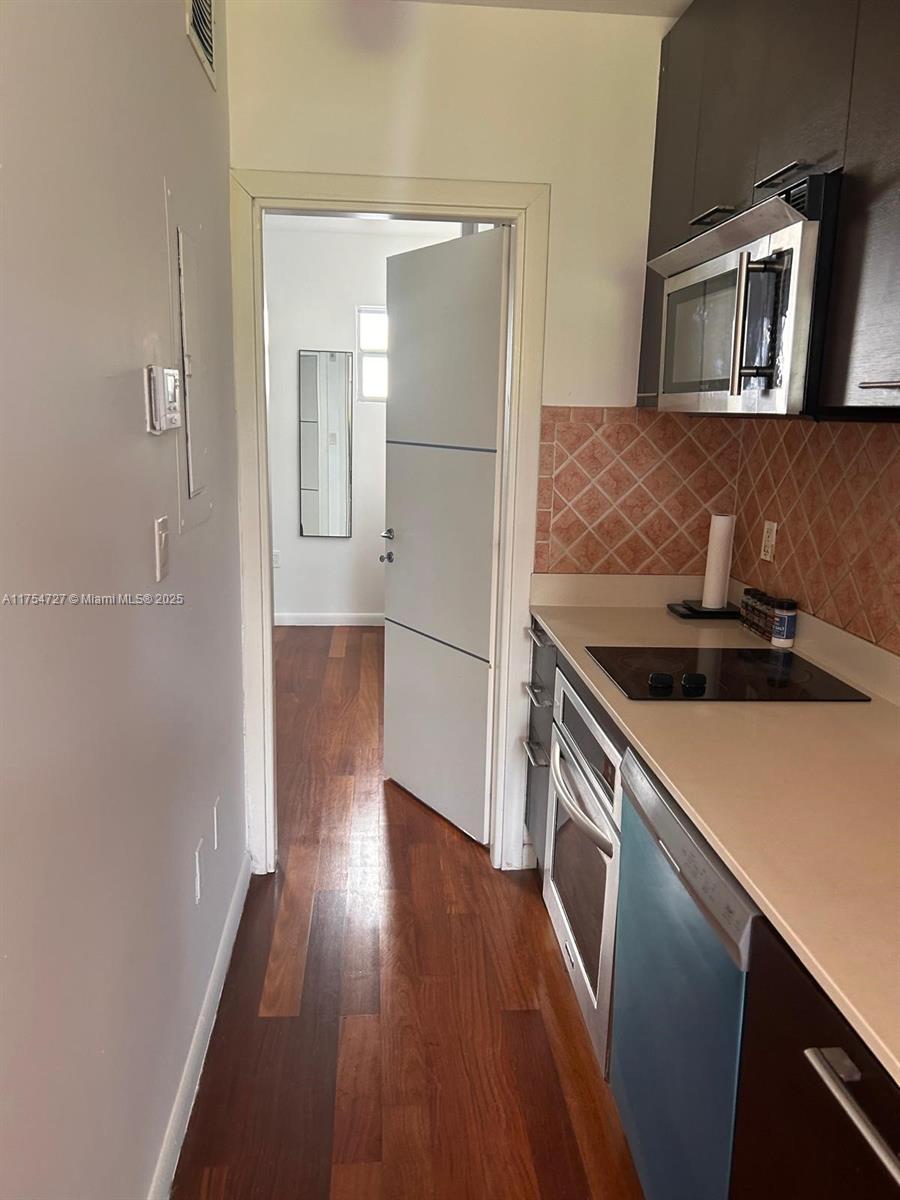 ETRURIA CONDO - Residential