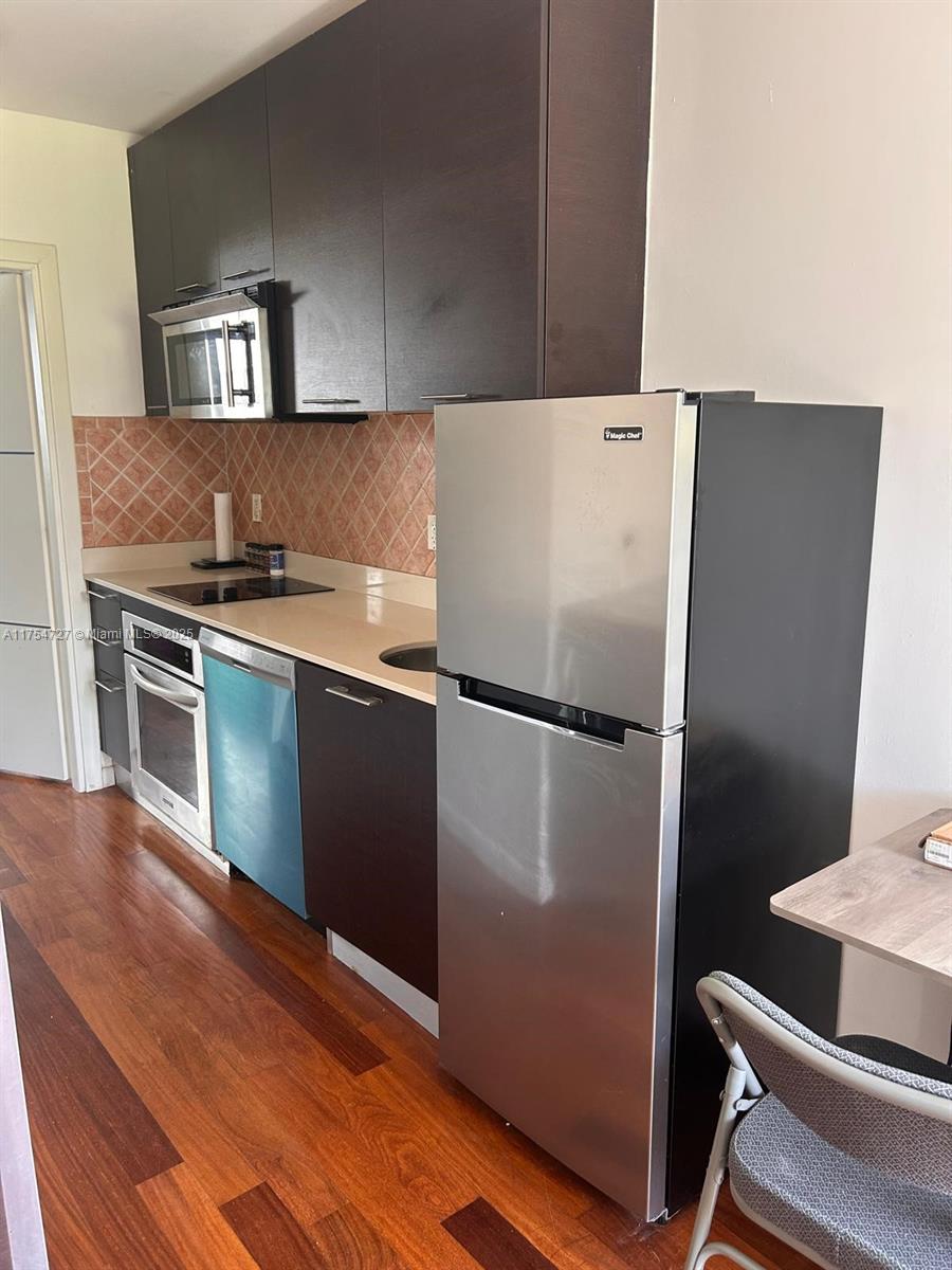 ETRURIA CONDO - Residential