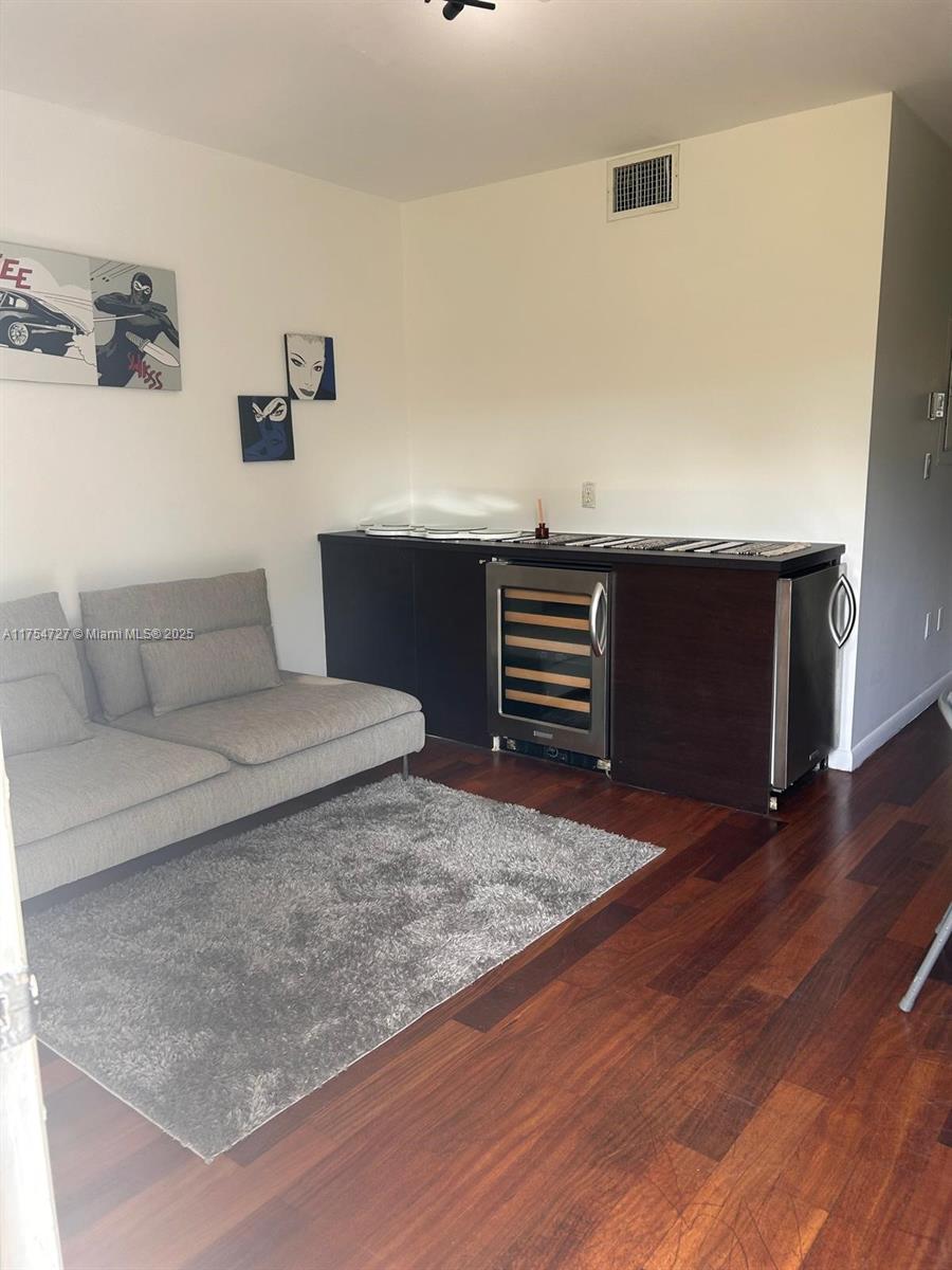ETRURIA CONDO - Residential