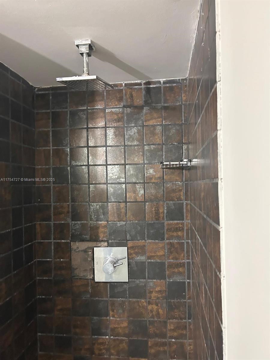 ETRURIA CONDO - Residential