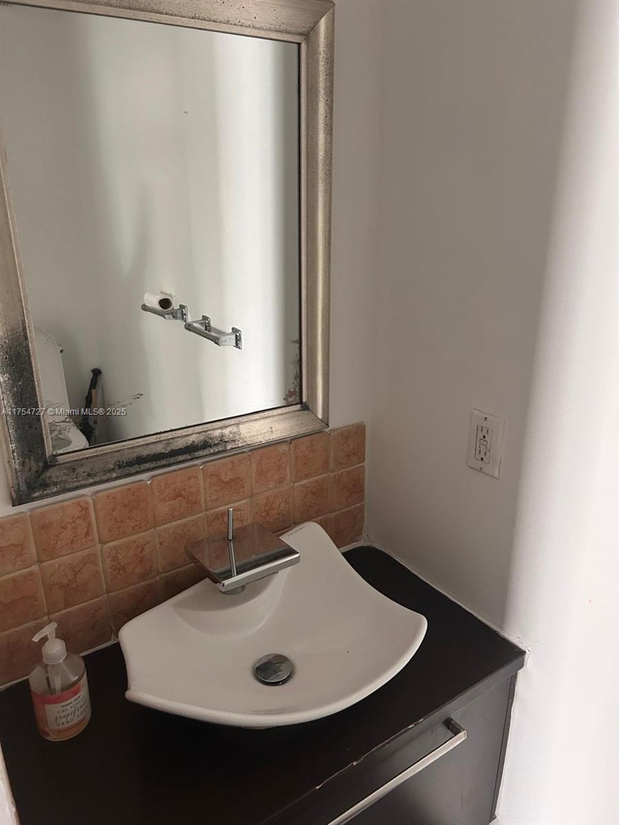 ETRURIA CONDO - Residential