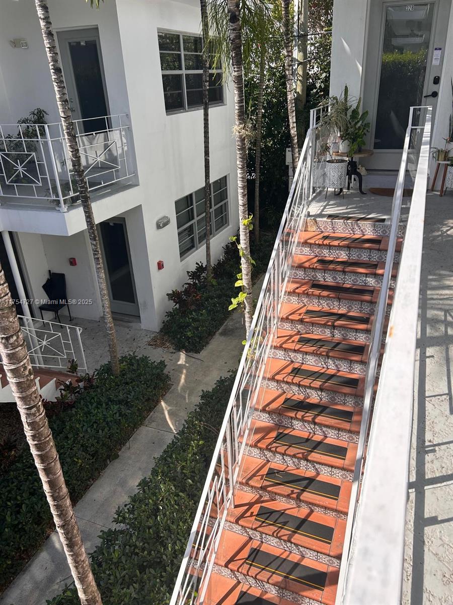 ETRURIA CONDO - Residential