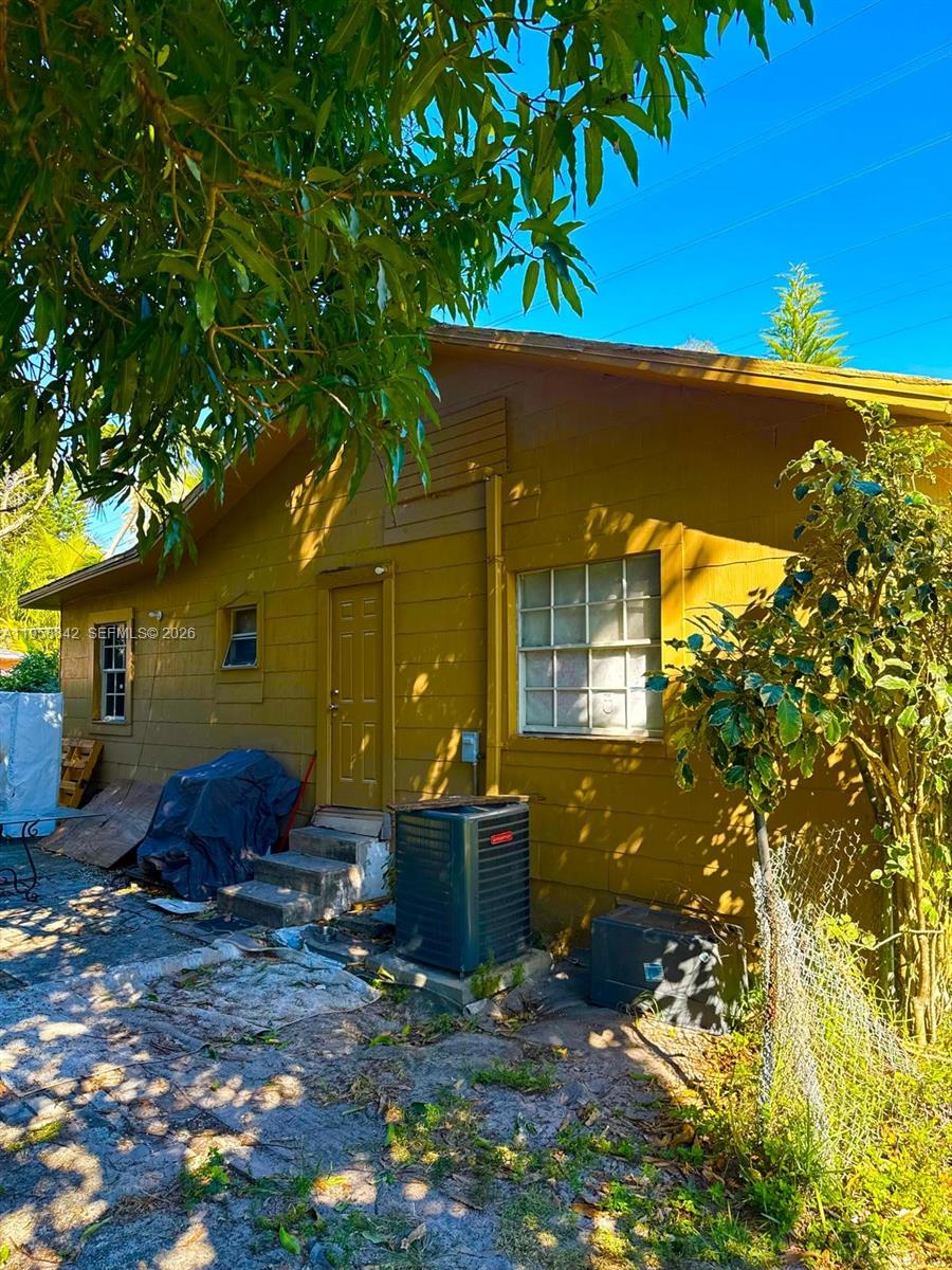 DIXIE GARDENS - Residential