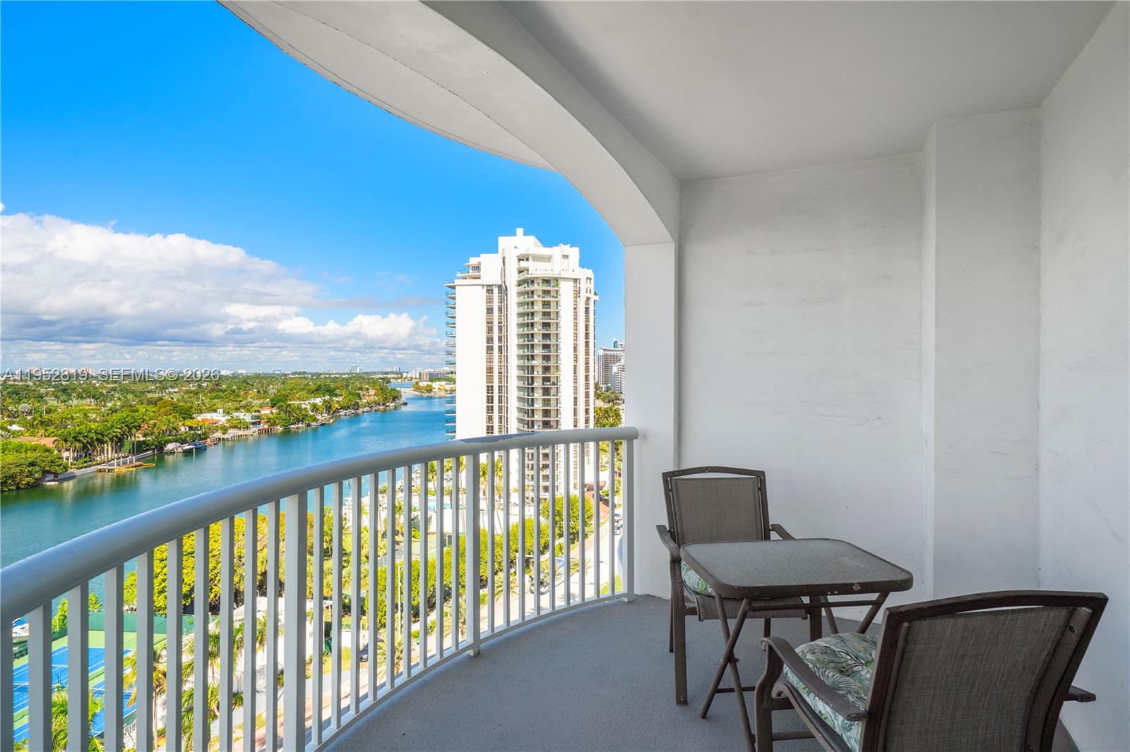 5401 Collins Ave 1129