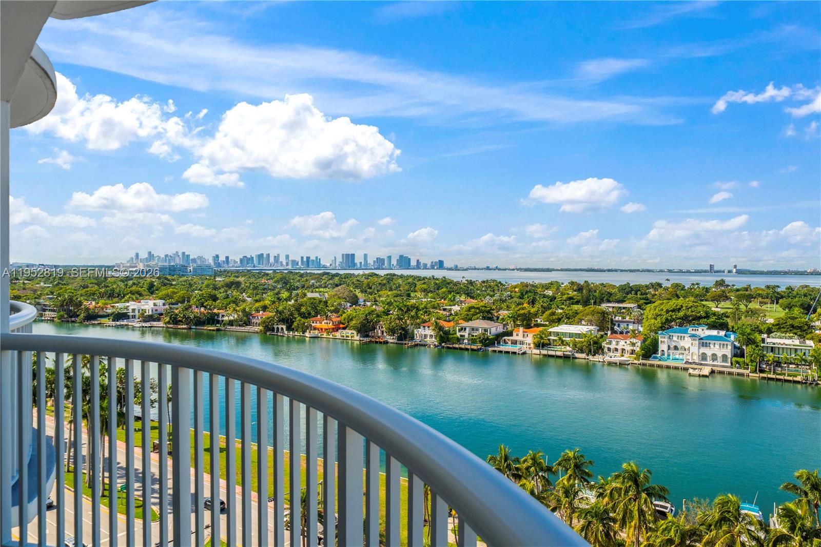 5401 Collins Ave 1129