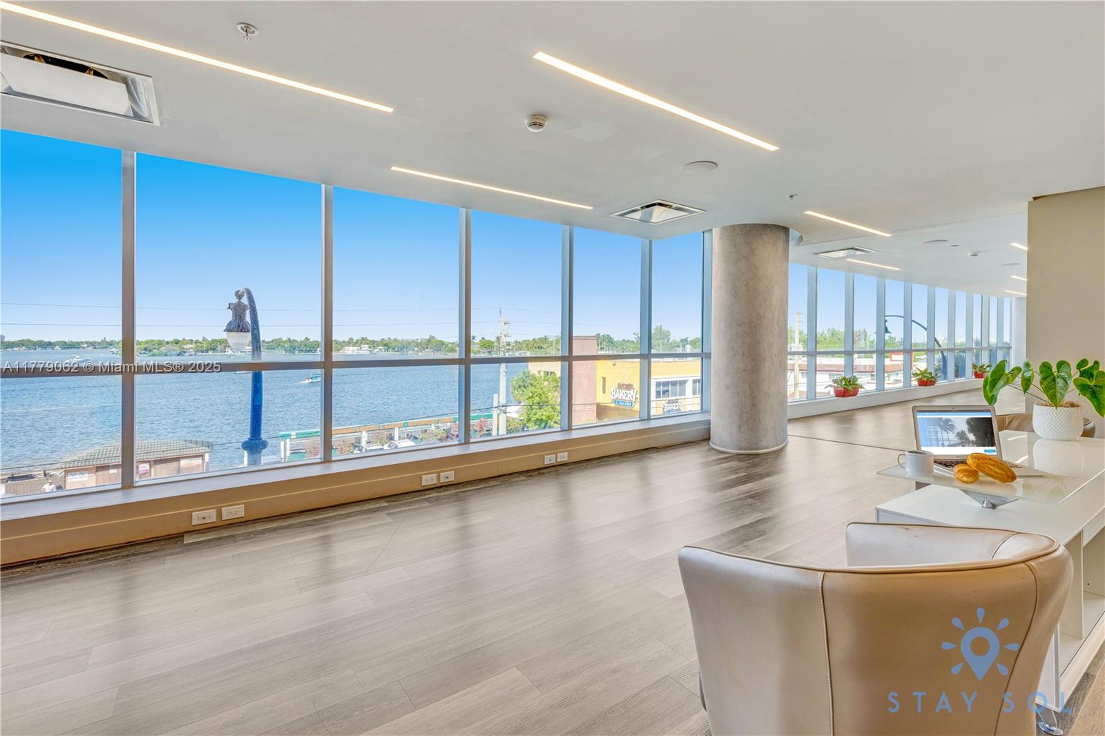 COSTA HOLLYWOOD CONDO - Residential