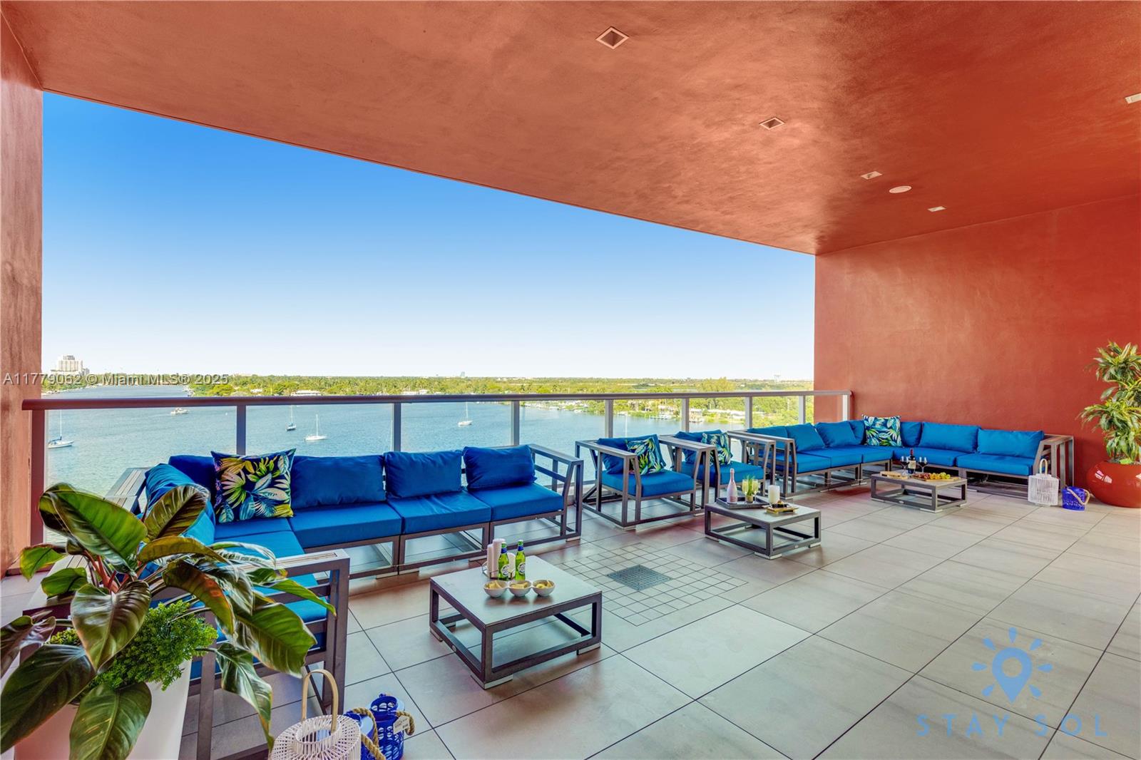 COSTA HOLLYWOOD CONDO - Residential