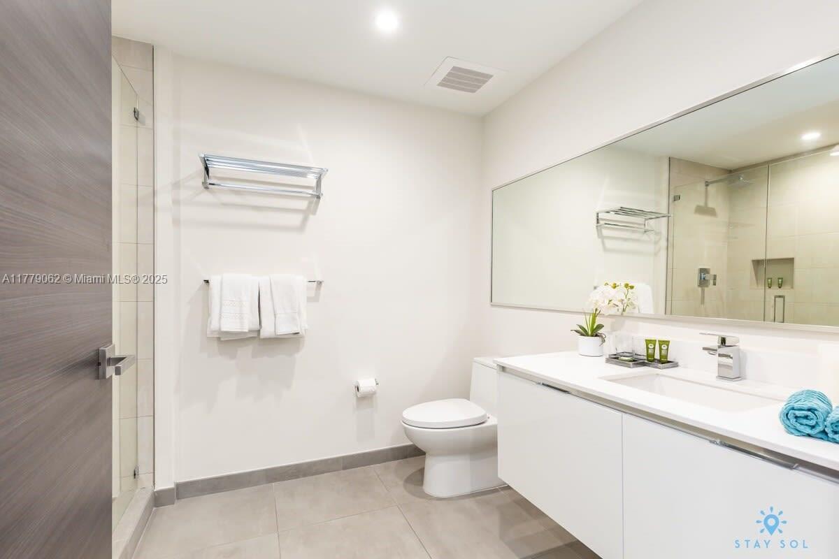 COSTA HOLLYWOOD CONDO - Residential