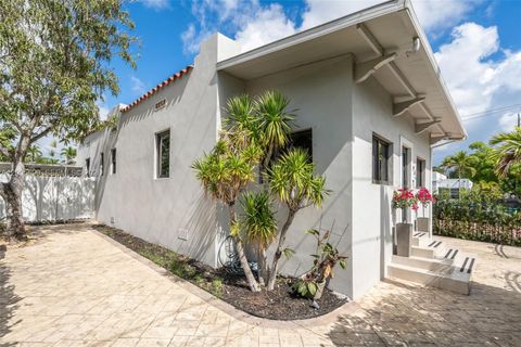 Tiny photo for 944 SW 10th Avenue, Miami, FL 33130 (MLS # A12005690)