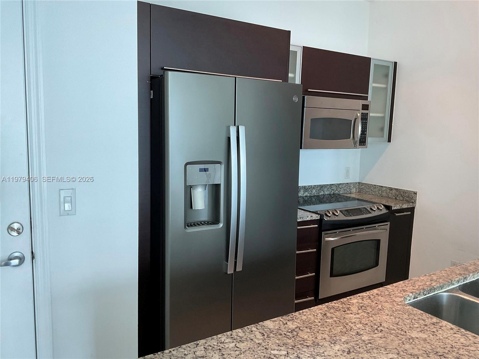 THE PLAZA 851 BRICKELL CO - Residential Lease