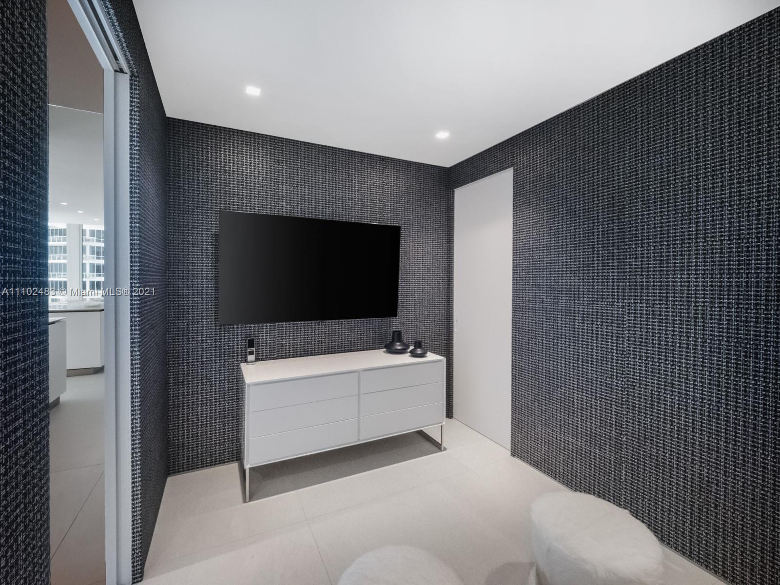 CONTINUUM ON SOUTH BEACH - Residential