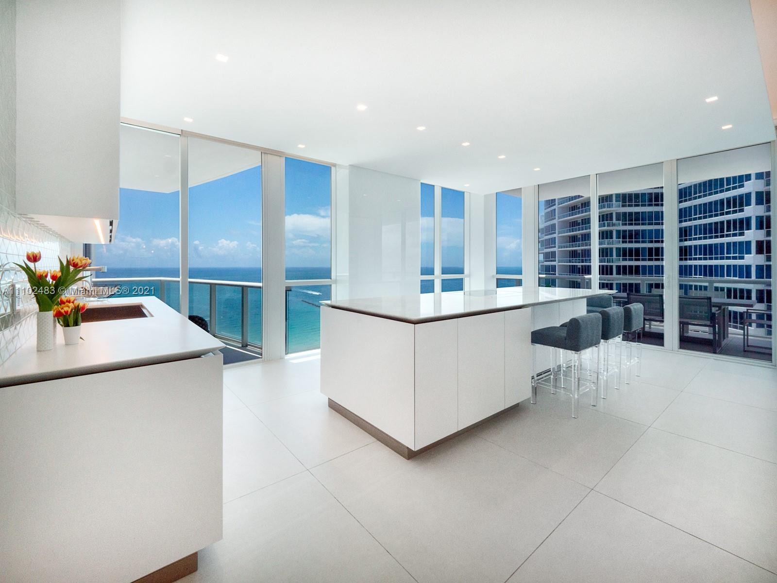 CONTINUUM ON SOUTH BEACH - Residential