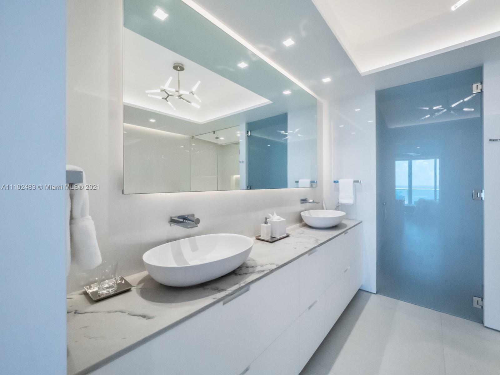 CONTINUUM ON SOUTH BEACH - Residential