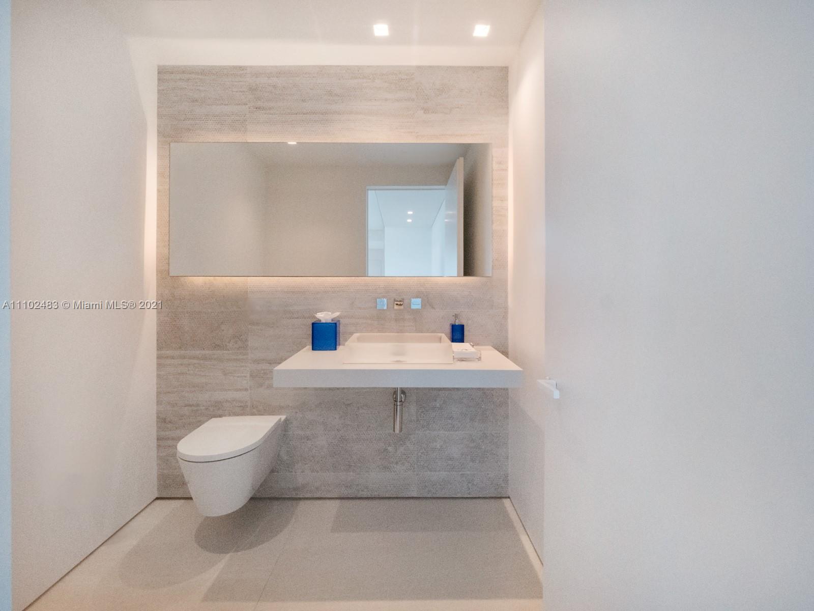 CONTINUUM ON SOUTH BEACH - Residential