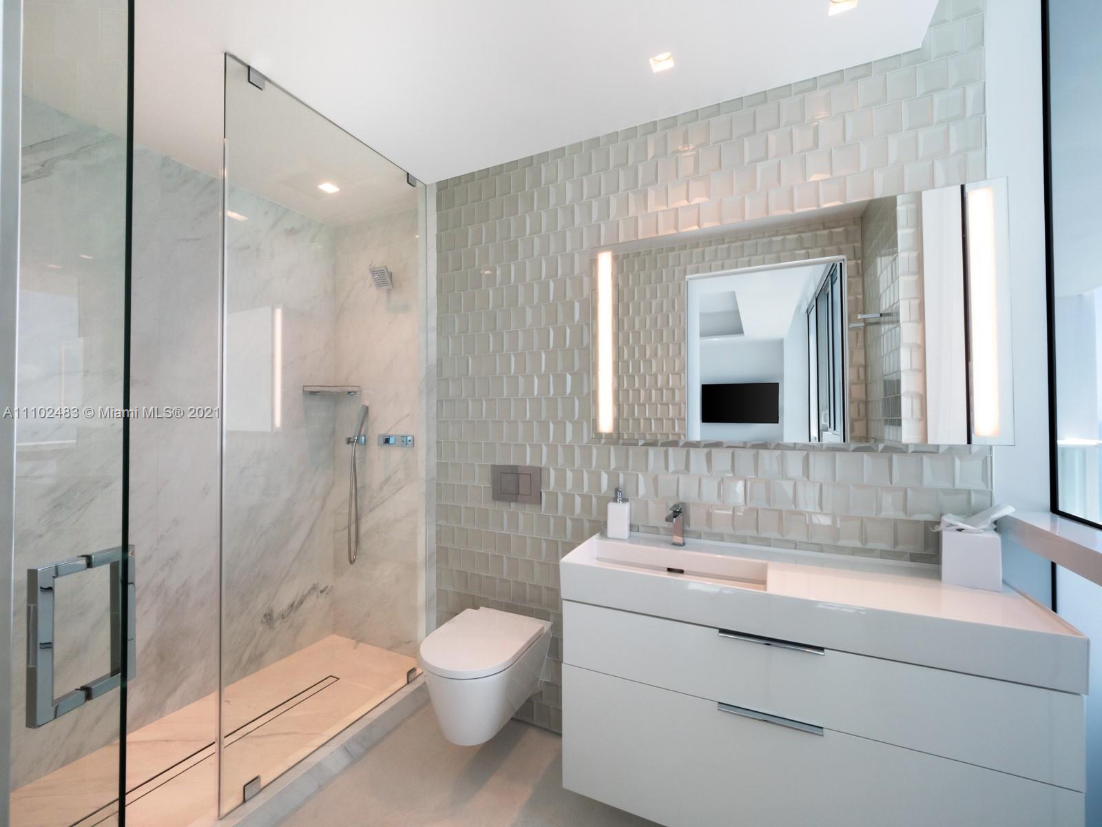 CONTINUUM ON SOUTH BEACH - Residential