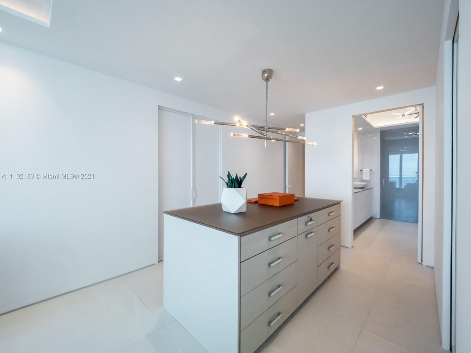 CONTINUUM ON SOUTH BEACH - Residential