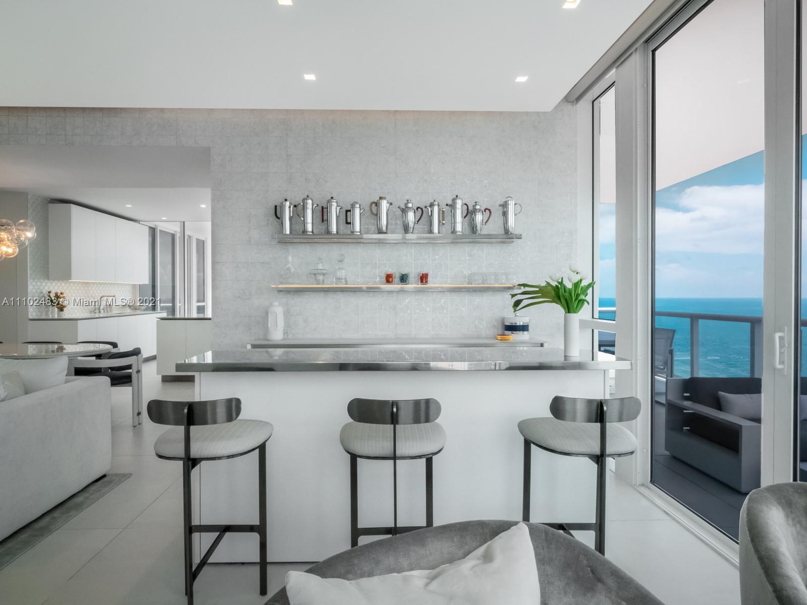 CONTINUUM ON SOUTH BEACH - Residential