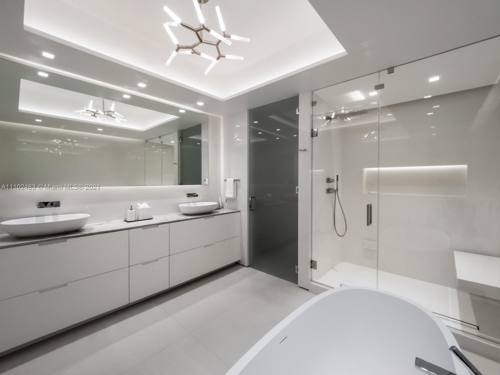 CONTINUUM ON SOUTH BEACH - Residential