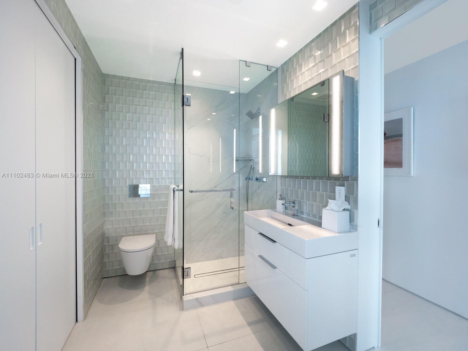 CONTINUUM ON SOUTH BEACH - Residential