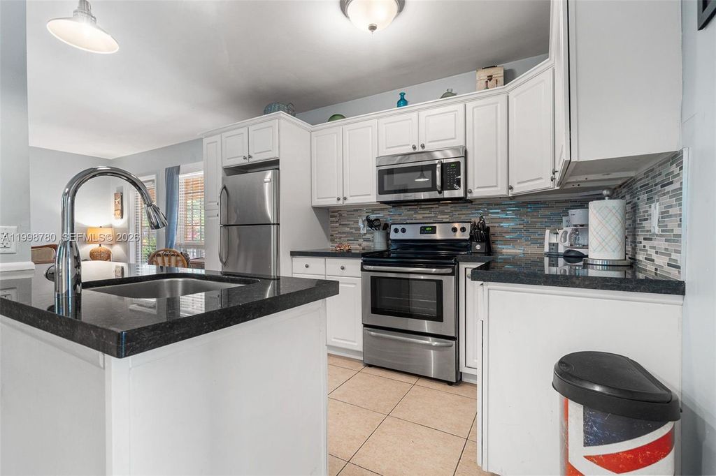 Photo of 2033 NE 33rd Ave #2, Fort Lauderdale, FL 33305 (MLS # A11998780)