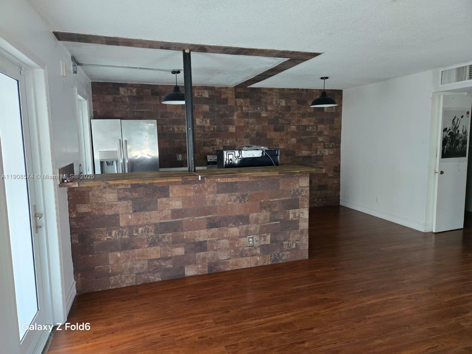 WILEY CONDO APTS INC - Residential Lease