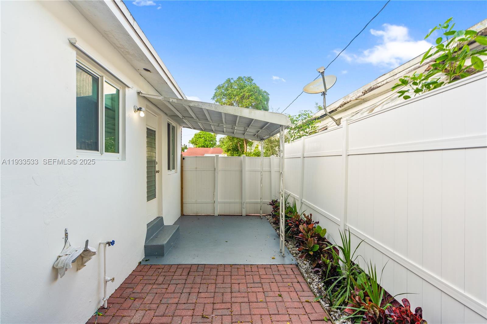 CORONET VISTA CONDO - Residential