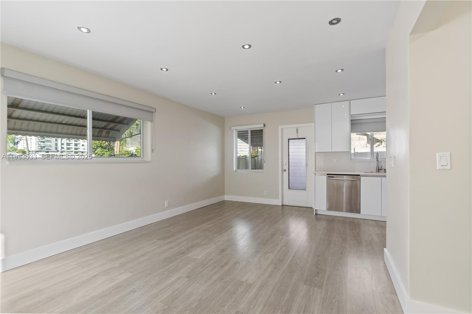 CORONET VISTA CONDO - Residential