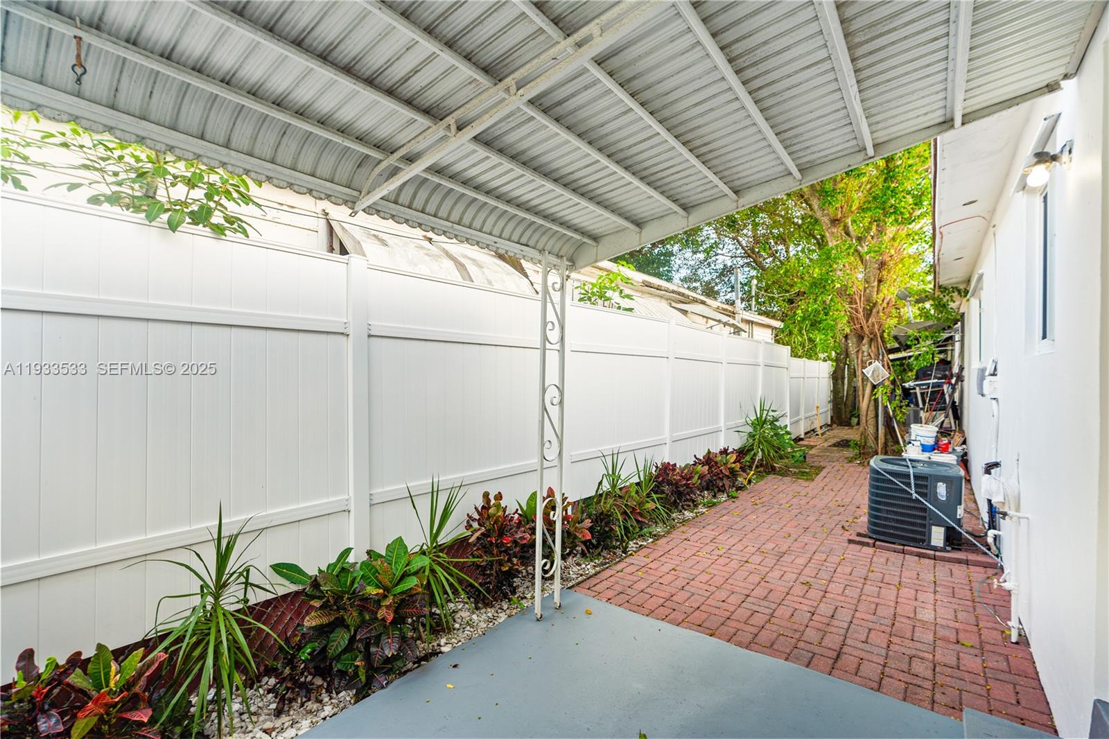 CORONET VISTA CONDO - Residential