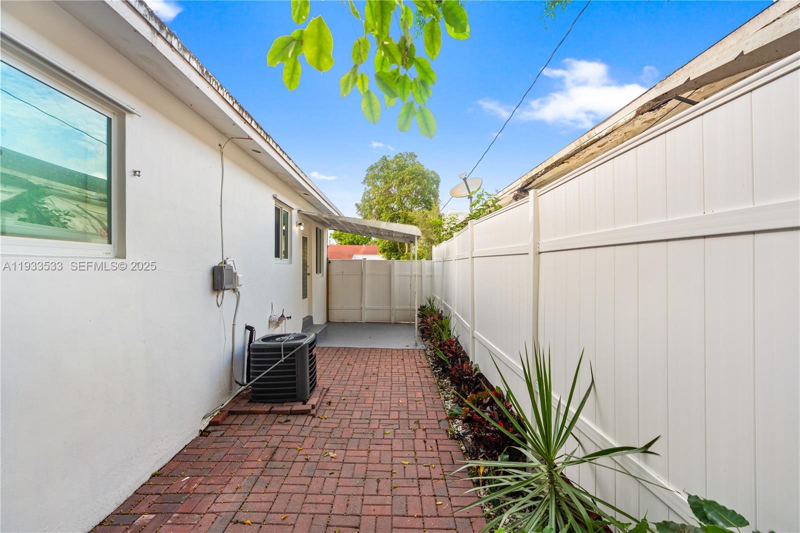 CORONET VISTA CONDO - Residential