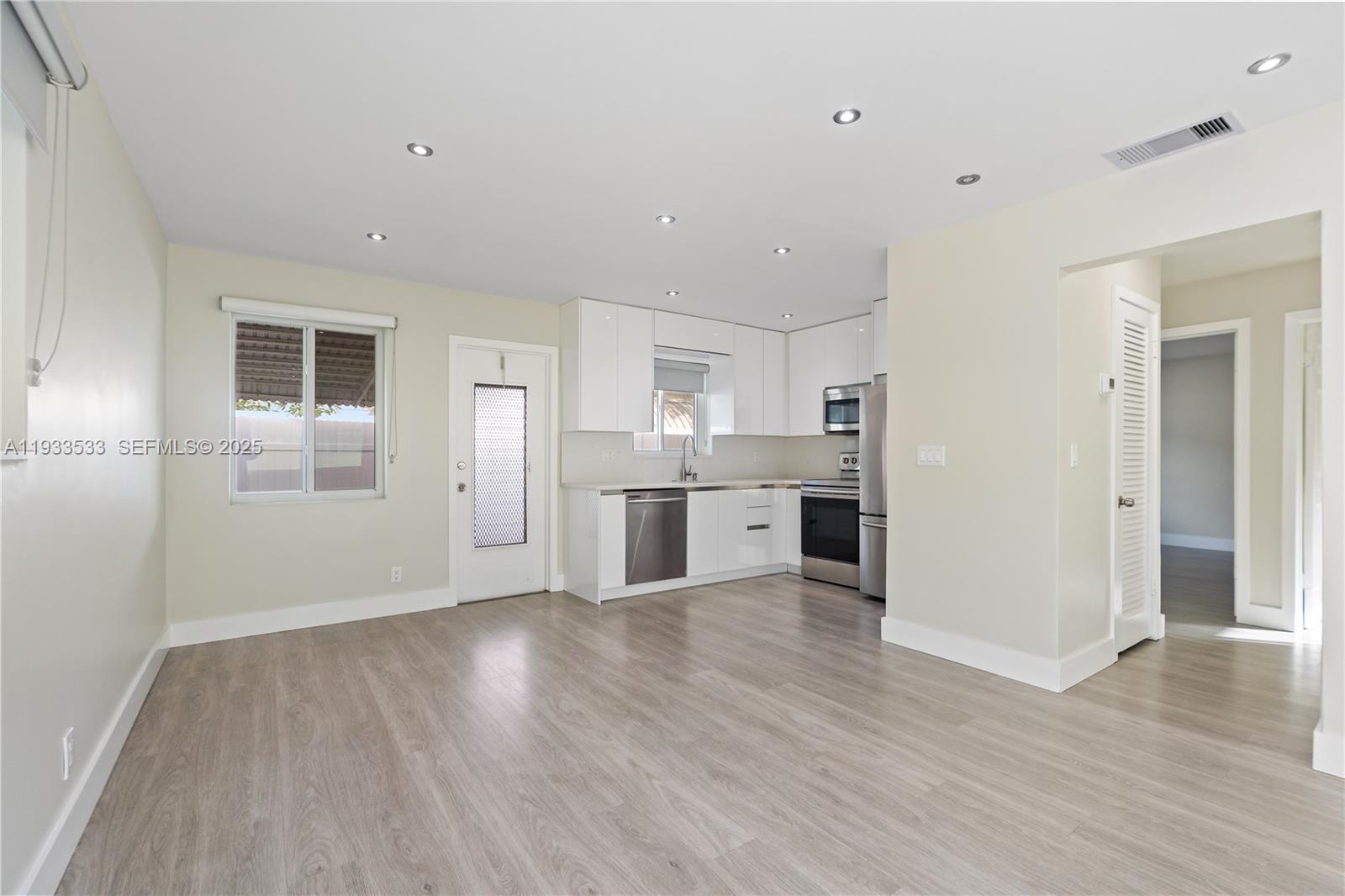 CORONET VISTA CONDO - Residential