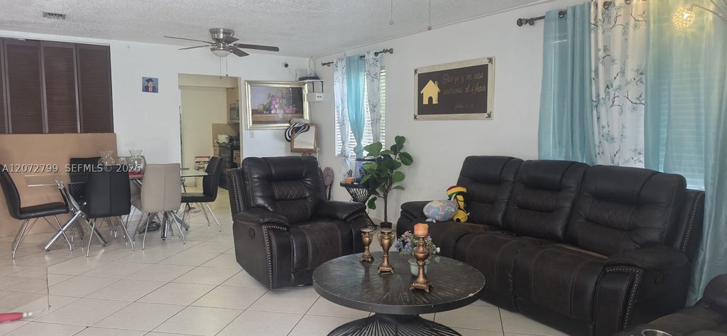 Photo of 4118 N Circle Dr, Hollywood, FL 33021 (MLS # A12072799)
