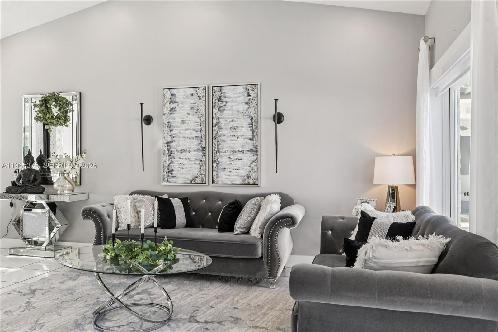 6173 NW 181st Terr Cir N, Hialeah, FL, 33015/$699,000 4 6173 NW 181st Terr Cir N