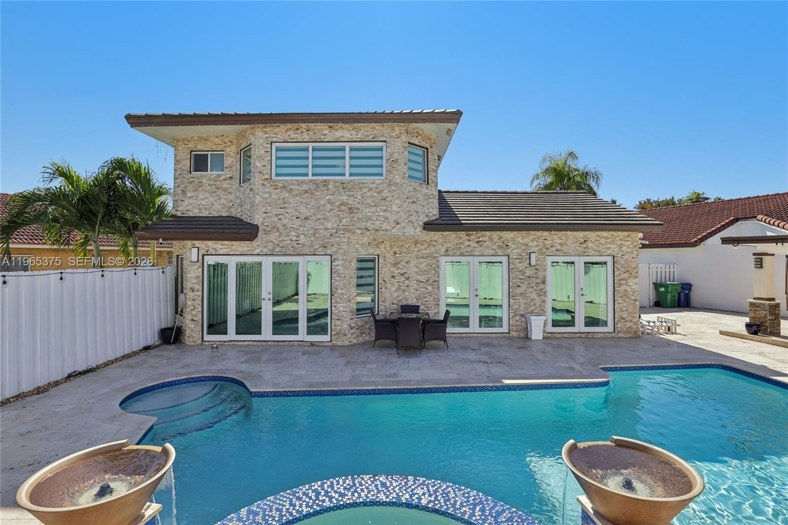 6173 NW 181st Terr Cir N, Hialeah, FL, 33015/$699,000 3 6173 NW 181st Terr Cir N