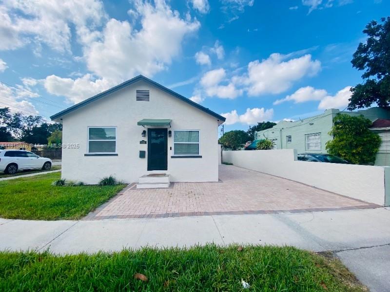 Rental Property at 828 Sw 43rd Ave, Miami, Broward County, Florida - Bedrooms: 3 
Bathrooms: 2  - $3,400 MO.