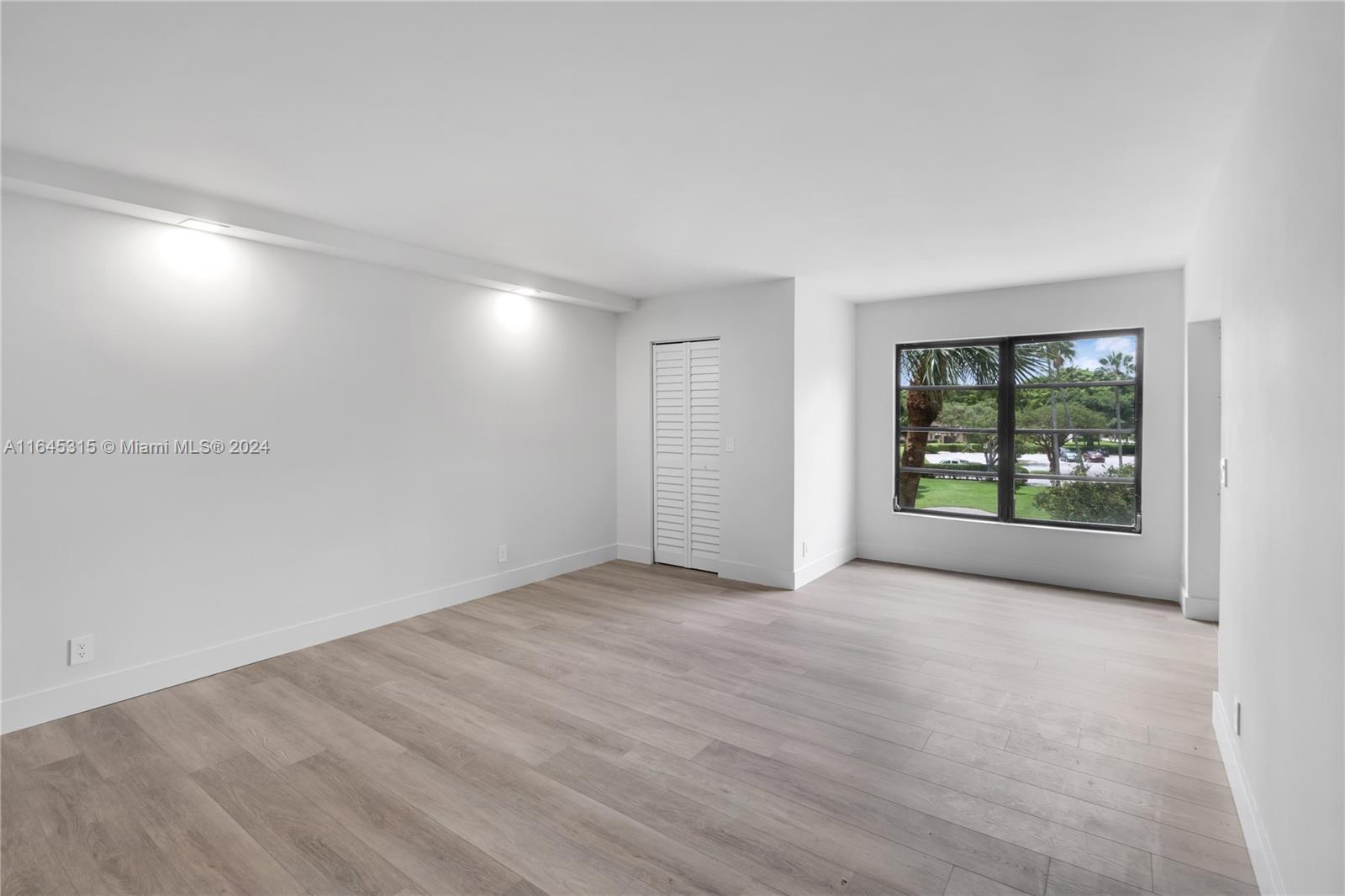 HUNTINGTON LAKES SEC ONE - Residential