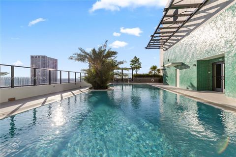 11 NE 6TH 2610 Miami FL 33132