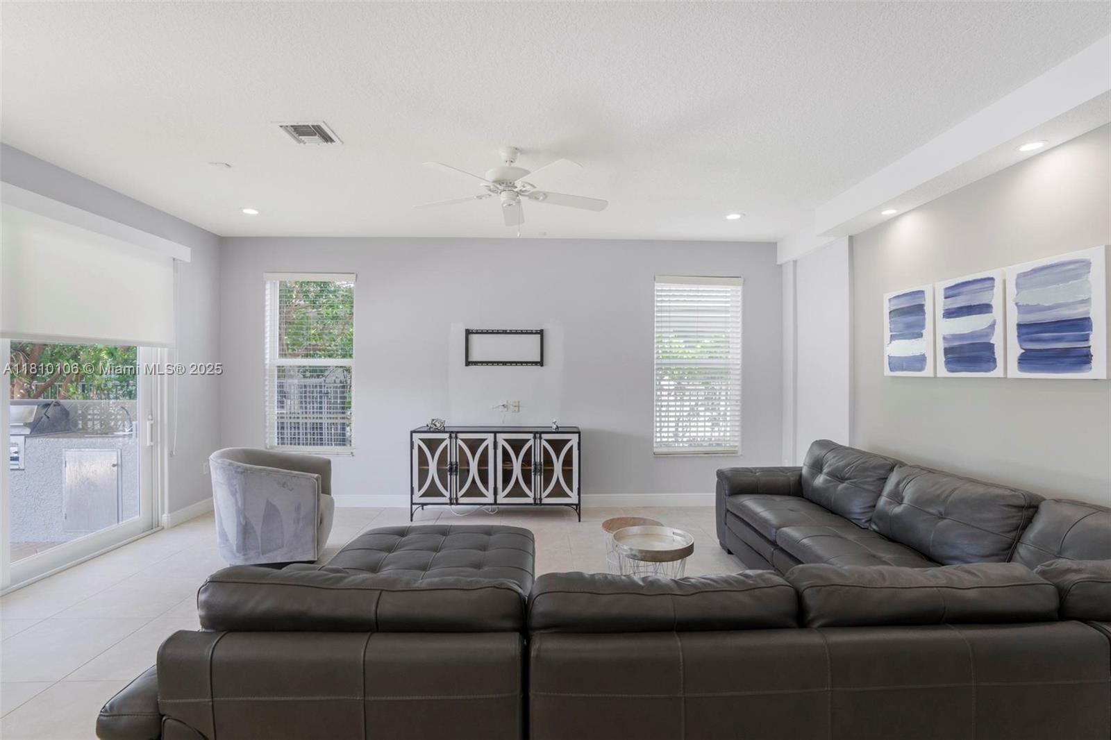 CAPELLA 1 - Residential Lease