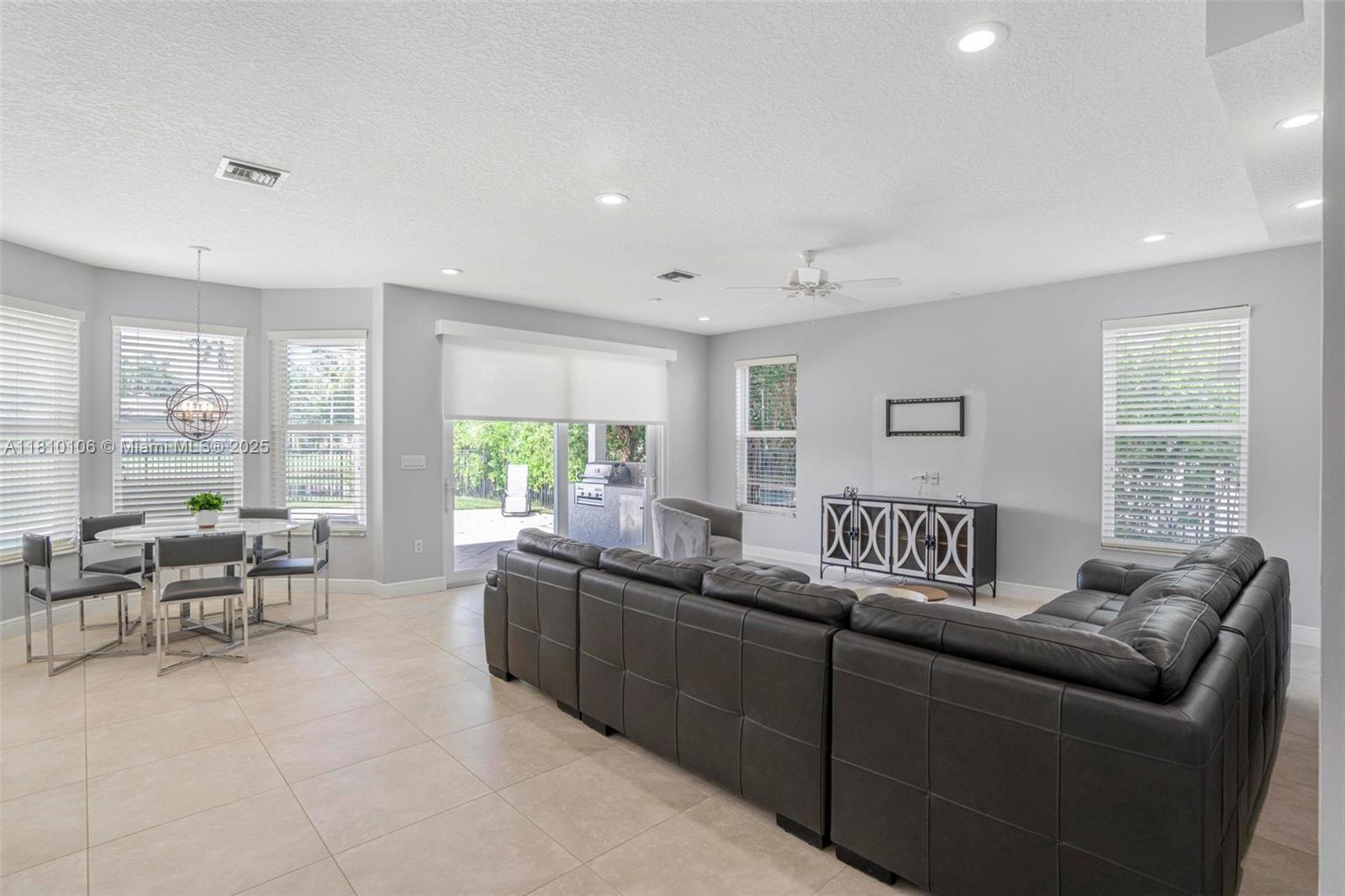 CAPELLA 1 - Residential Lease