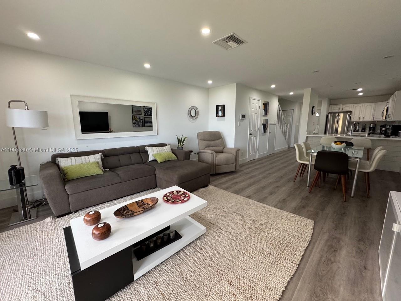 BEACH VILLAS ON HUTCHINSON - Residential Lease