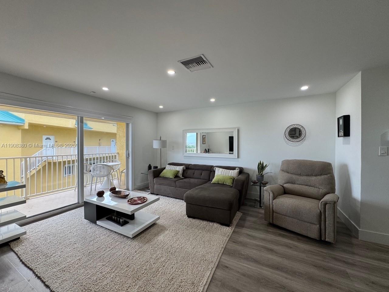 BEACH VILLAS ON HUTCHINSON - Residential Lease