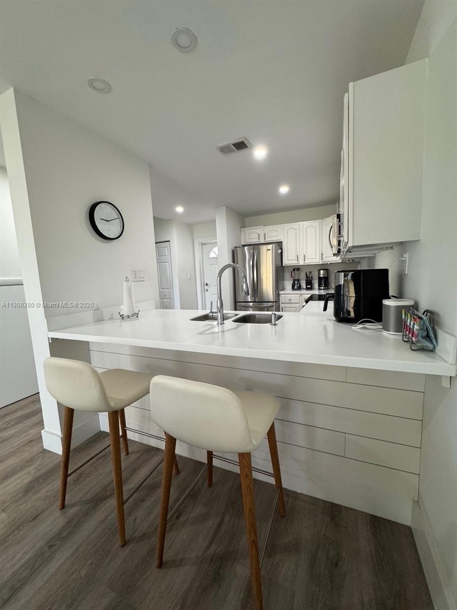 BEACH VILLAS ON HUTCHINSON - Residential Lease