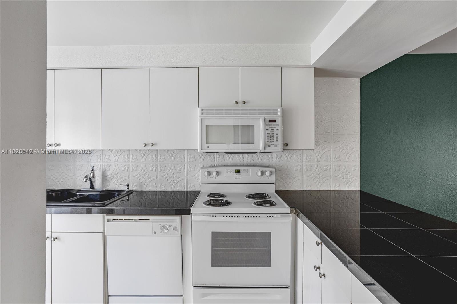 HAYLOFTS OF CORAL SPRINGS - Residential