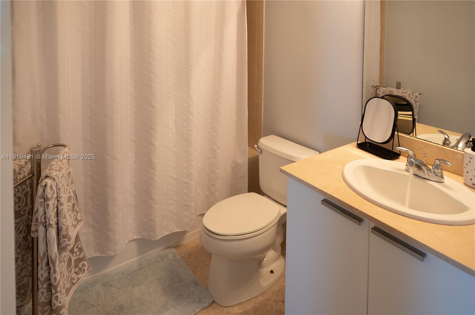 LA PERLA CONDO - Residential Lease