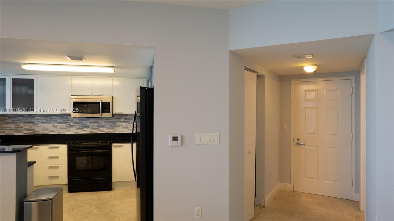 LA PERLA CONDO - Residential Lease