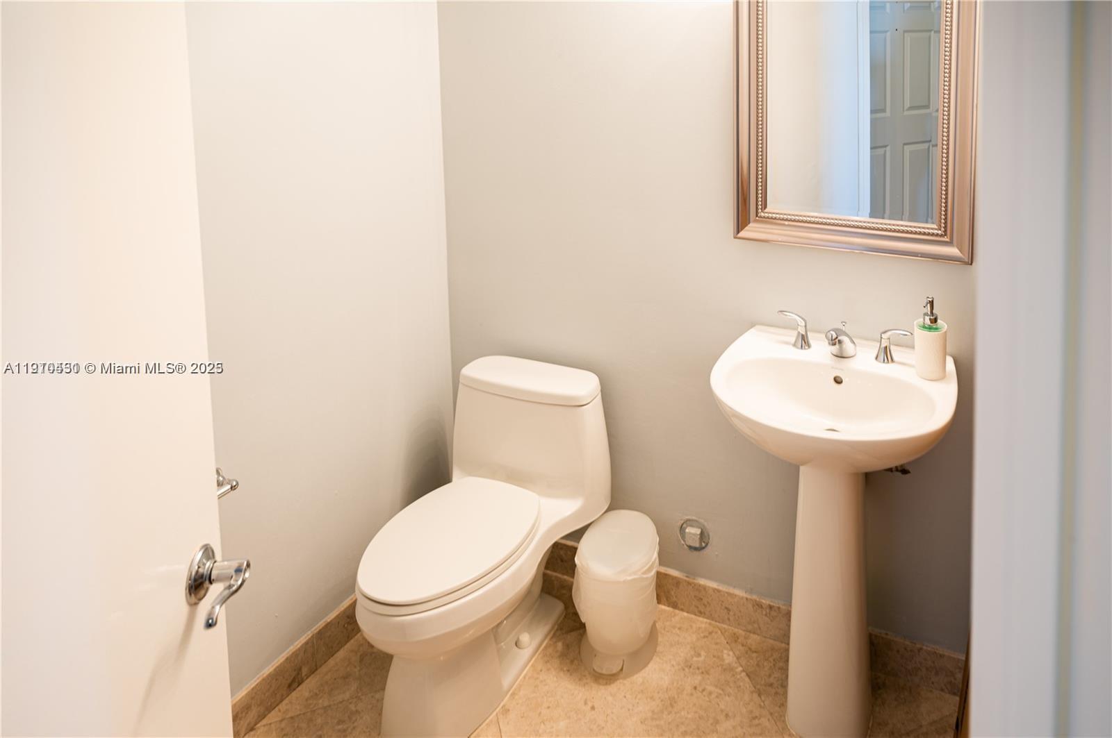 LA PERLA CONDO - Residential Lease