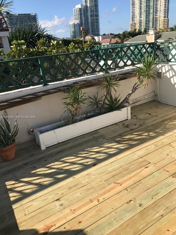 ARMITAGE PLACE NO 3 CONDO - Residential